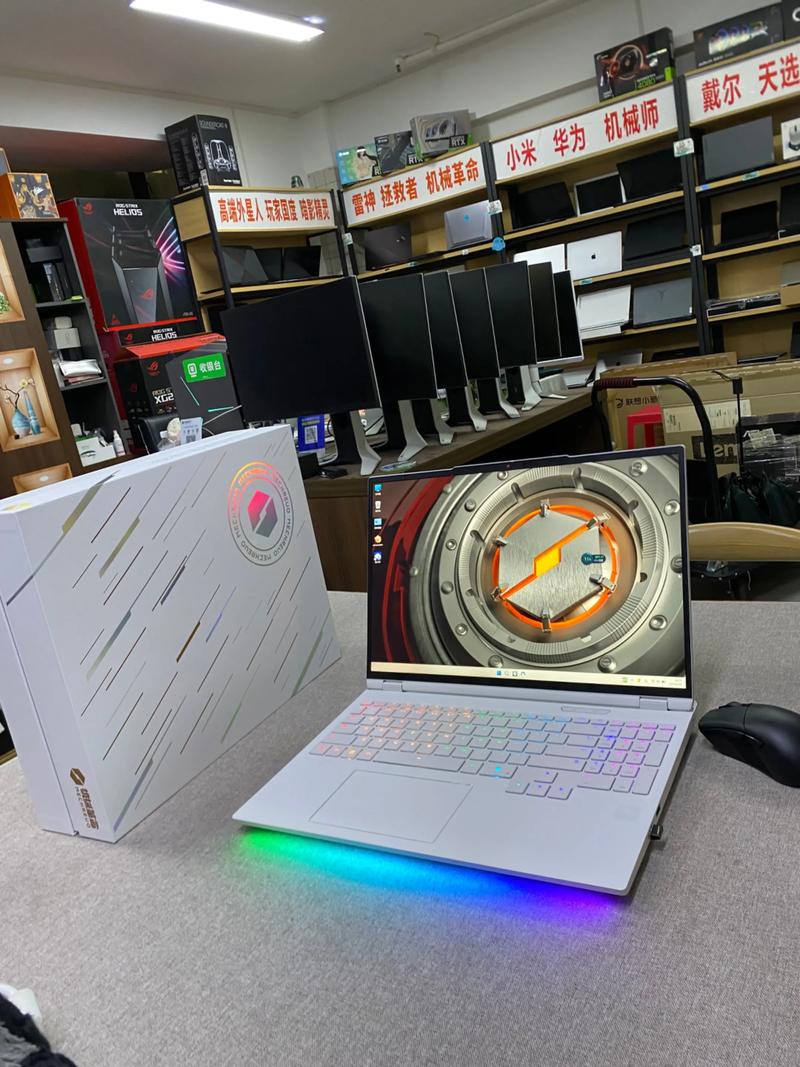 白色游戏鼠标产品规格展示