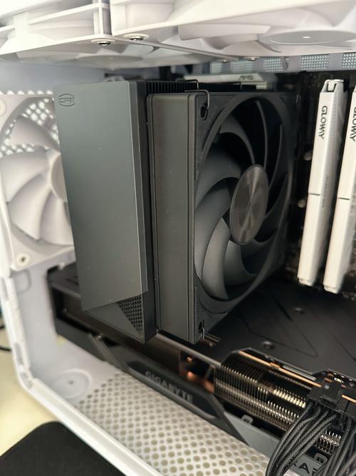 Modern CPU heatsink with fan