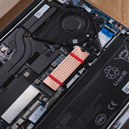 Copper heatsink SSD power and heat management