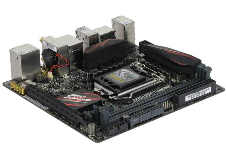 华硕Z170I PRO GAMING主板整体外观
