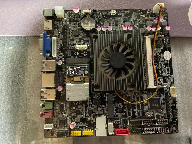 技嘉J1800M-D2P主板外观
