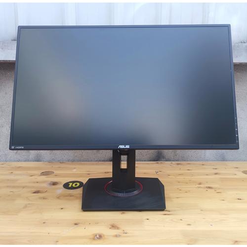 Gamer playing on high refresh monitor