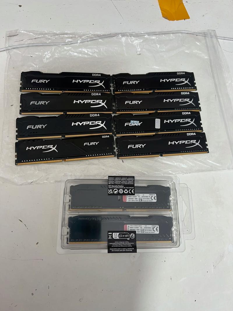 电脑内存模块硬件规格展示
