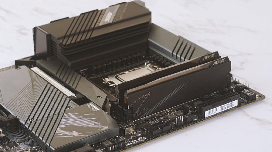 技嘉AORUS DDR5散热效果