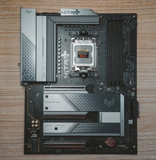 蓝宝石氮动850X vs 航嘉GX850PRO 深度对比:白金牌对铜牌,谁更值得买?