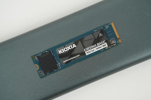 铠侠 EXCERIA PRO SSD 外观细节
