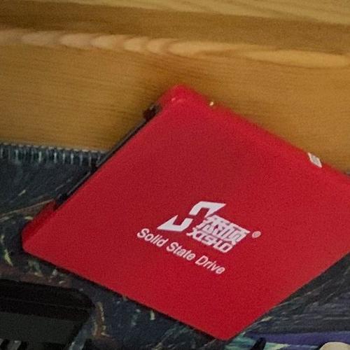 2.5英寸SATA SSD安装展示