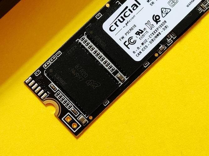 SSD内部闪存和主控芯片