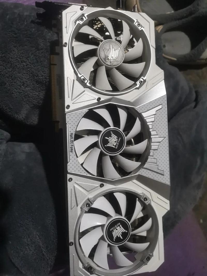 影驰GTX 1070名人堂背板细节