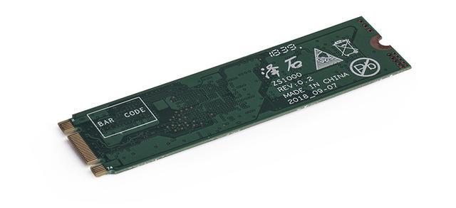 M.2 SSD安装在主板上的特写