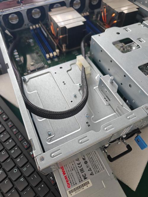 全模组电源线材连接特写