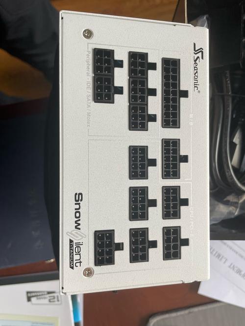 白色电源外观细节展示
