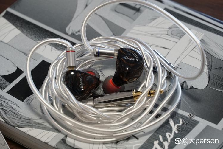 显示器背部散热设计