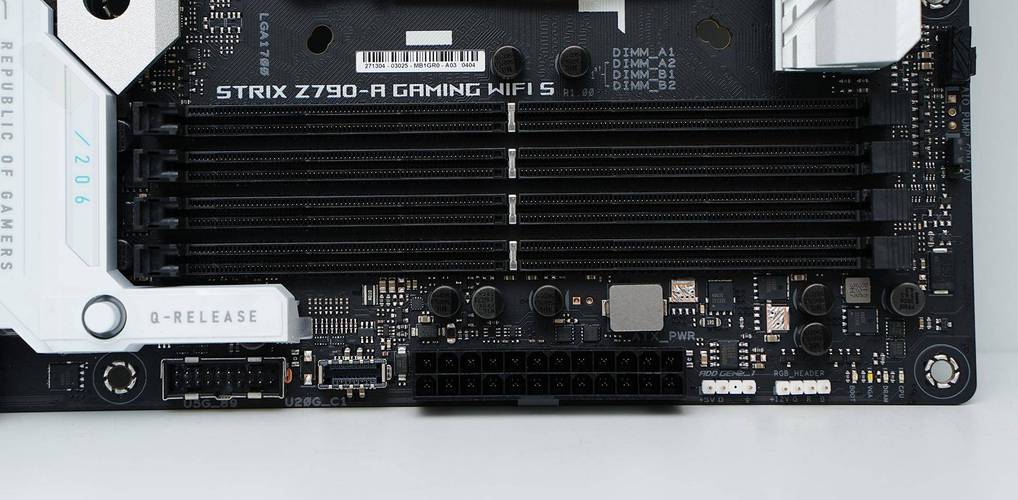 华硕ROG STRIX B560-A GAMING WIFI主板外观
