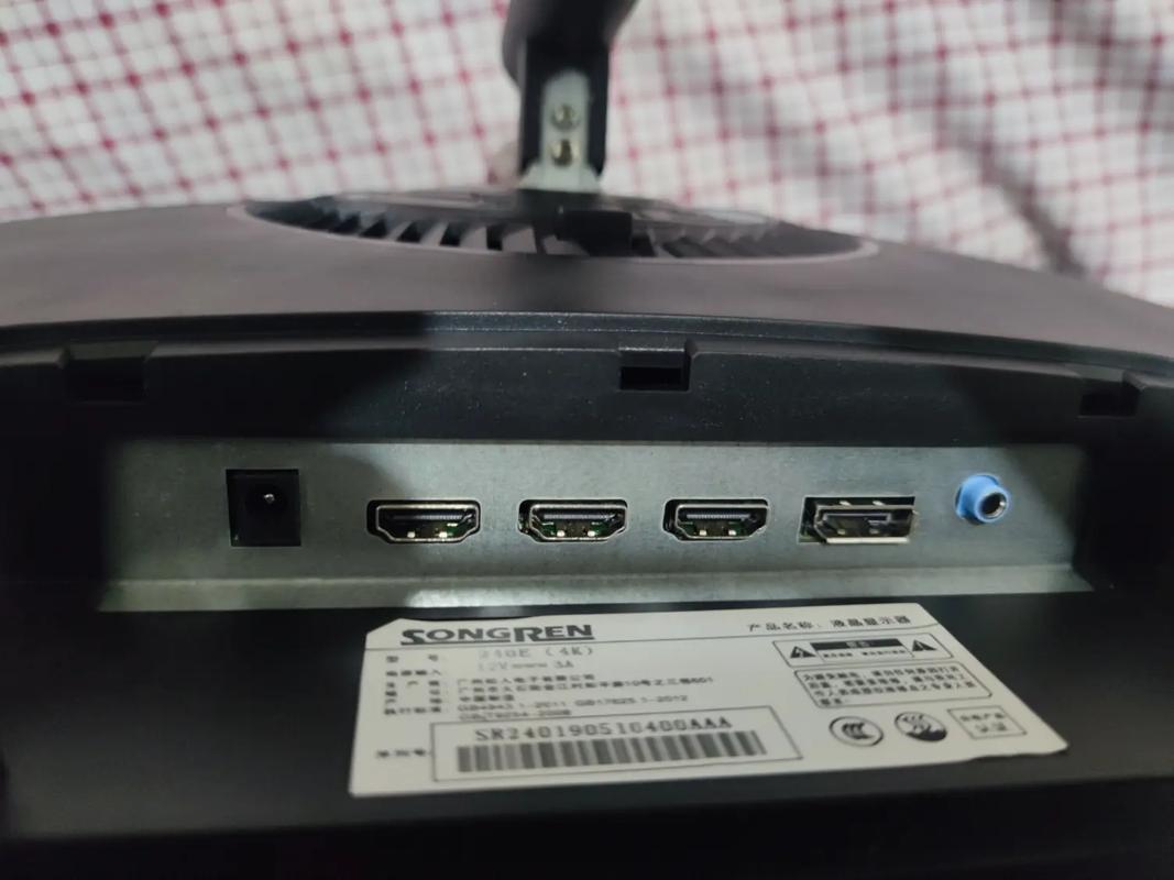 现代显示器桌面摆放