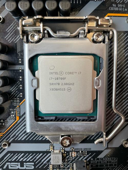CPU 安装到主板场景