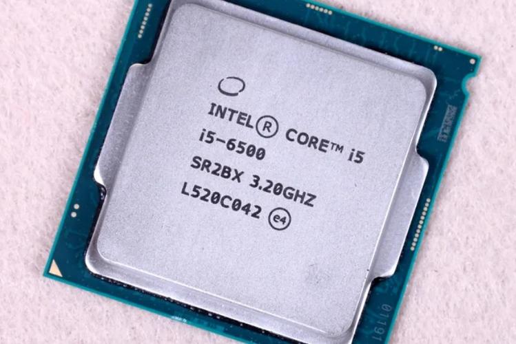 Intel CPU 金属散热盖特写