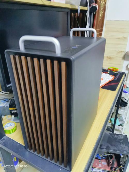 玻璃侧透机箱展示