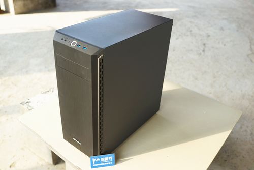 电脑主板与机箱内部