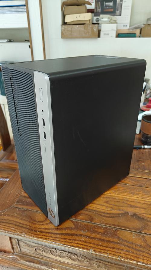 现代办公桌上的显示器