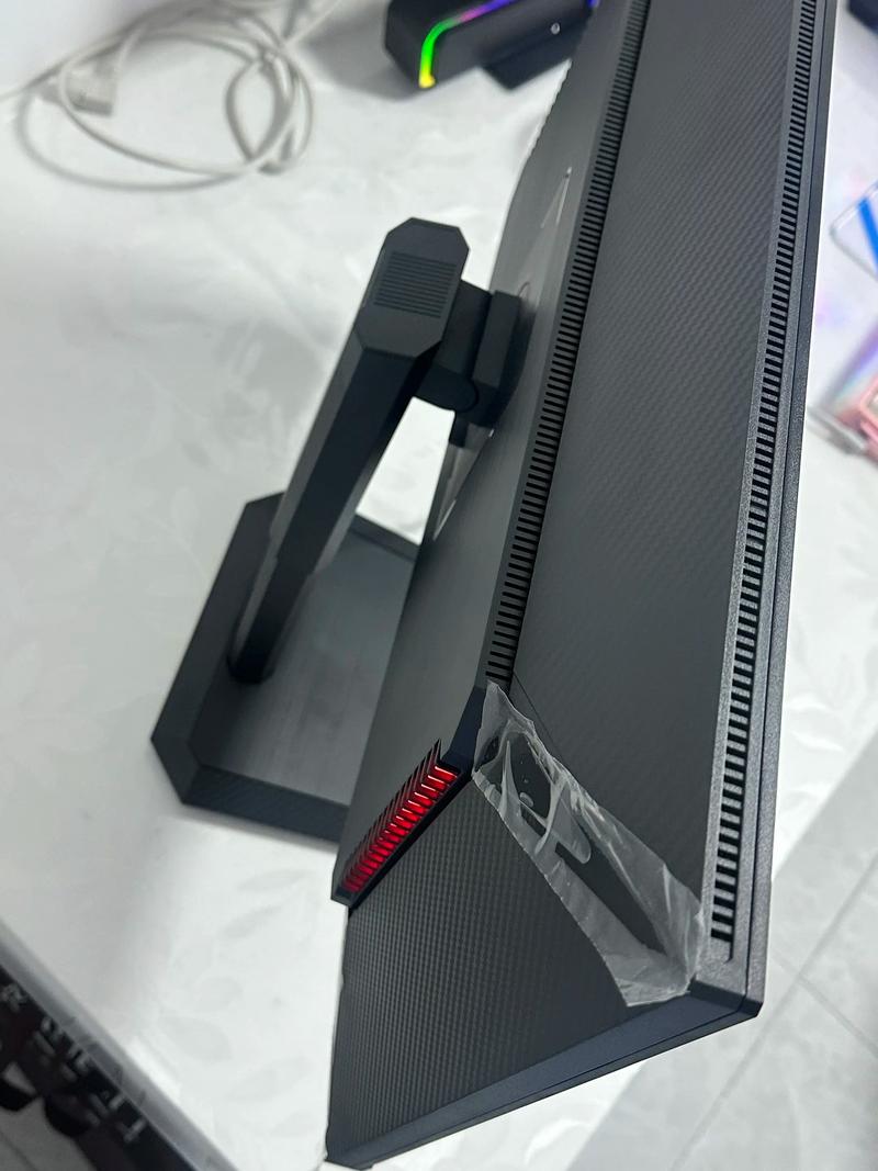 电脑显示器桌面摆放