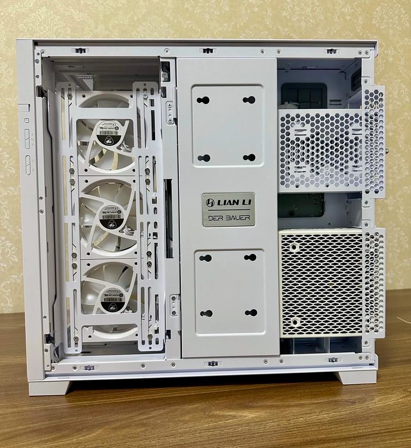 机箱内部结构展示