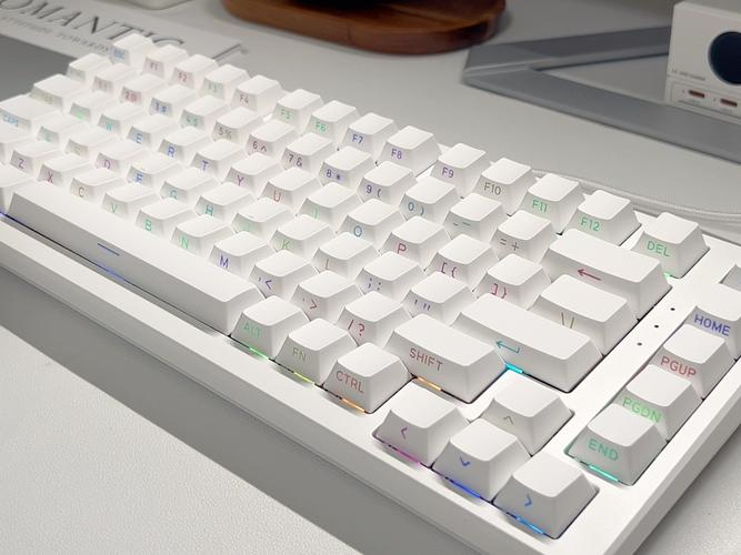AKKO TAC75 HE白色键盘外观特写