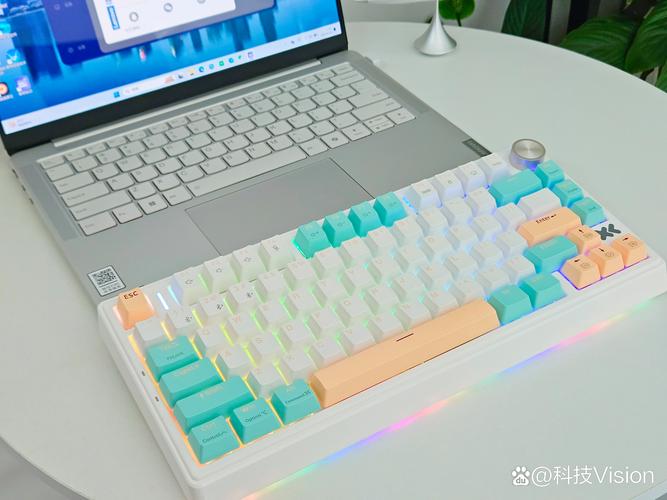 联想小新K5 Pro机械键盘深度评测：多模连接与RGB背光的完美结合