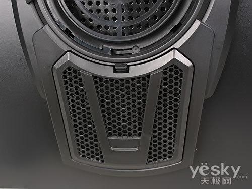 游戏PC机箱内部组装完成效果