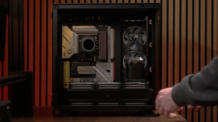Corsair 6500X 机箱外观侧透视图