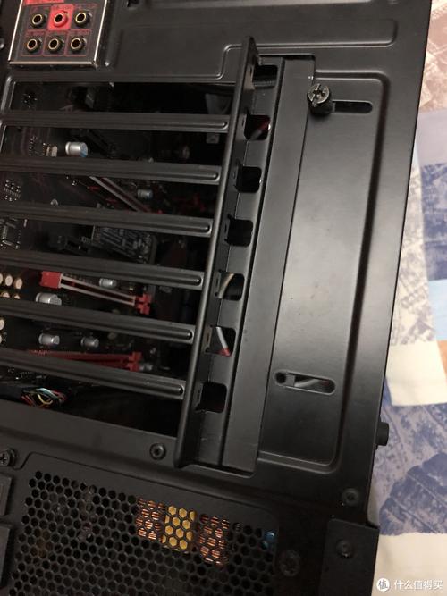 PC机箱玻璃侧透内部视角