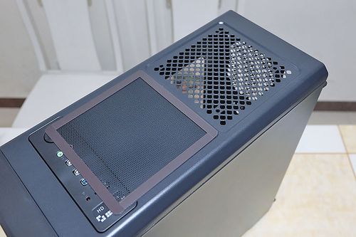 Water cooling system in PC build