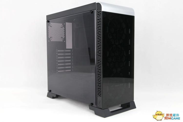 高性能游戏PC机箱内部组装