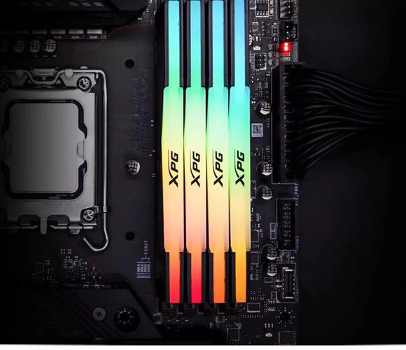RGB内存条安装在主板上