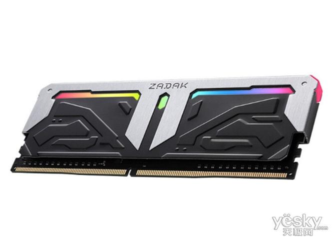 RGB 内存灯条外观特写