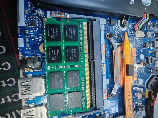 联想DDR4内存条外观细节