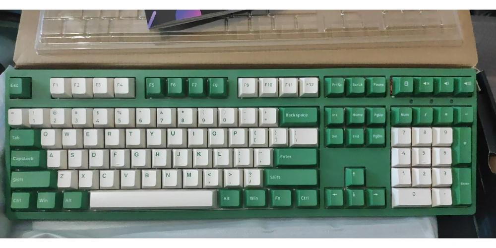 RGB灯光下的AKKO RG389鼠标