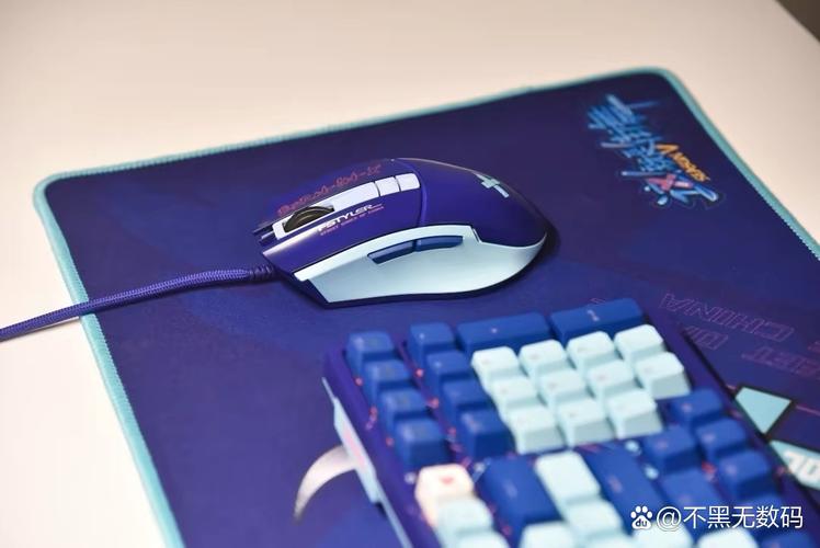 Professional gamer using mouse