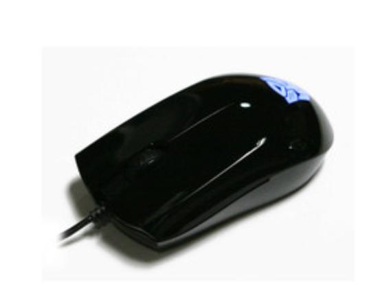 Gaming setup with wired mouse