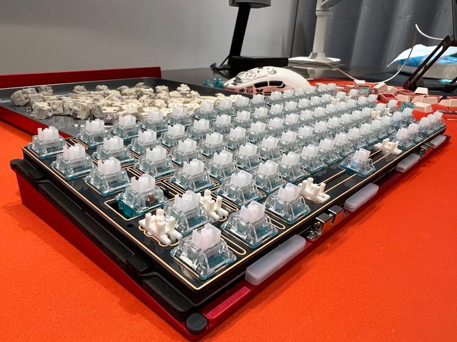 reccazr R98Pro 轴体与RGB灯效