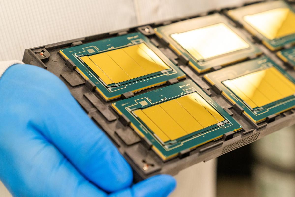 Intel 新工艺节点进展曝光:20A 与 18A 量产在即,性能提升超预期