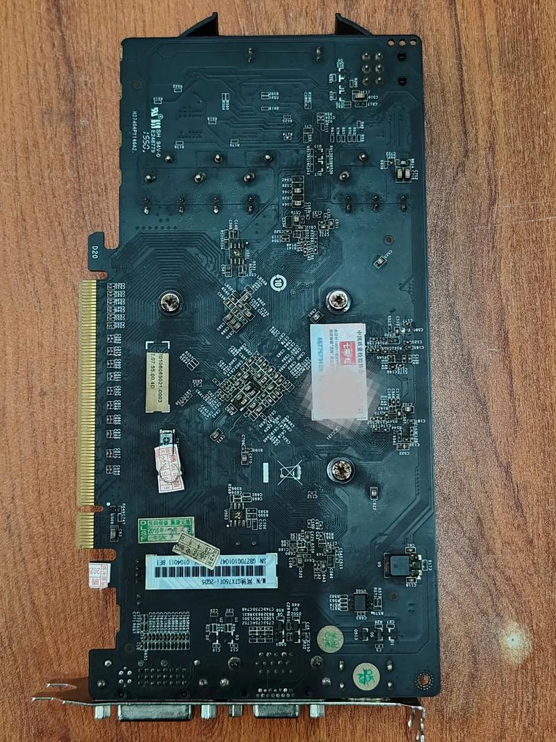 显卡PCB和显存颗粒
