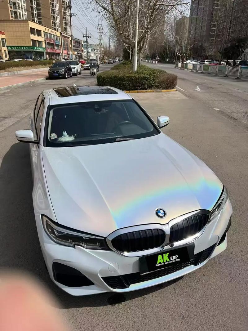 鼠标在办公桌上