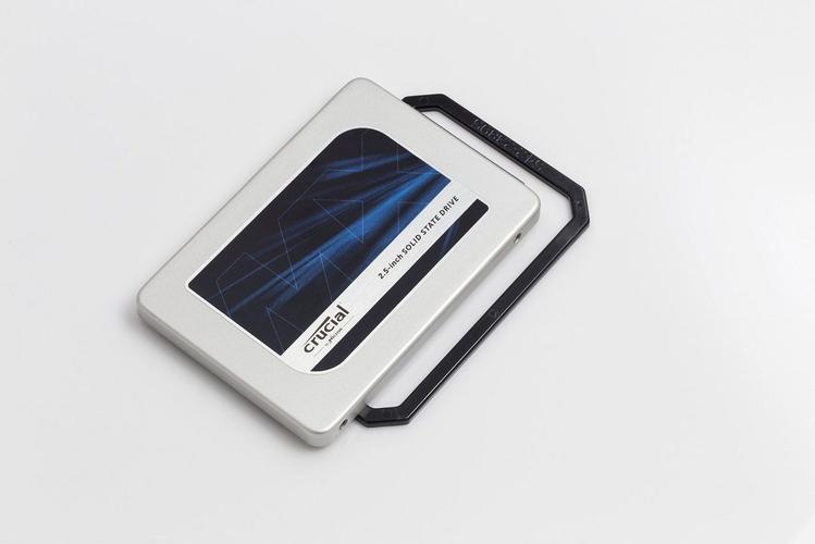 Crucial MX300 SSD外观