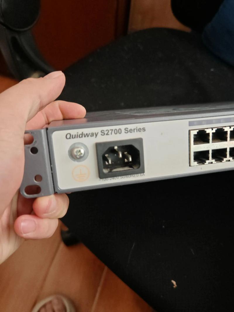 网卡SFP28端口和指示灯特写