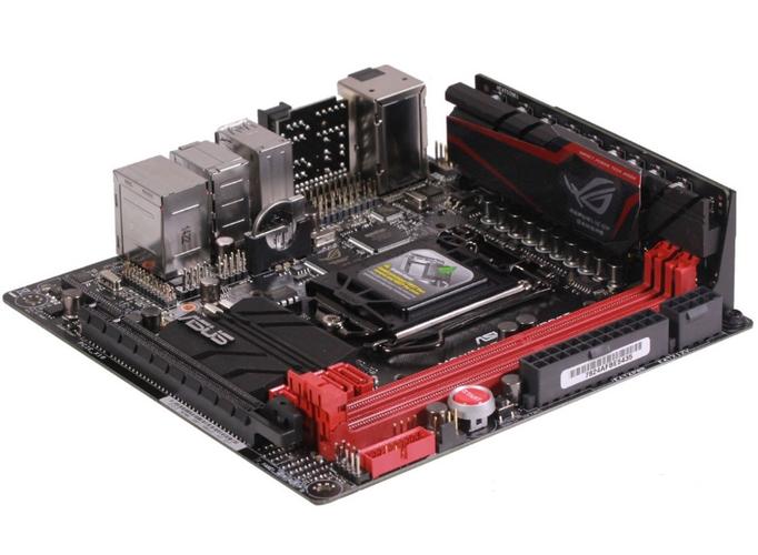 华硕MAXIMUS VII IMPACT I/O接口特写
