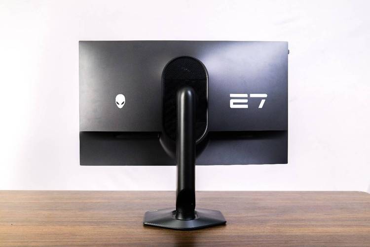 Alienware AW2725QF 电竞场景
