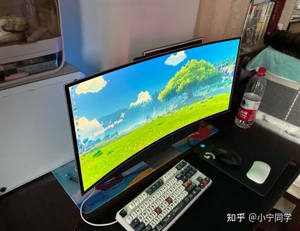 显示器规格对比示意图
