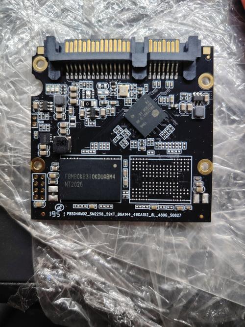 Intel XXV710芯片特写