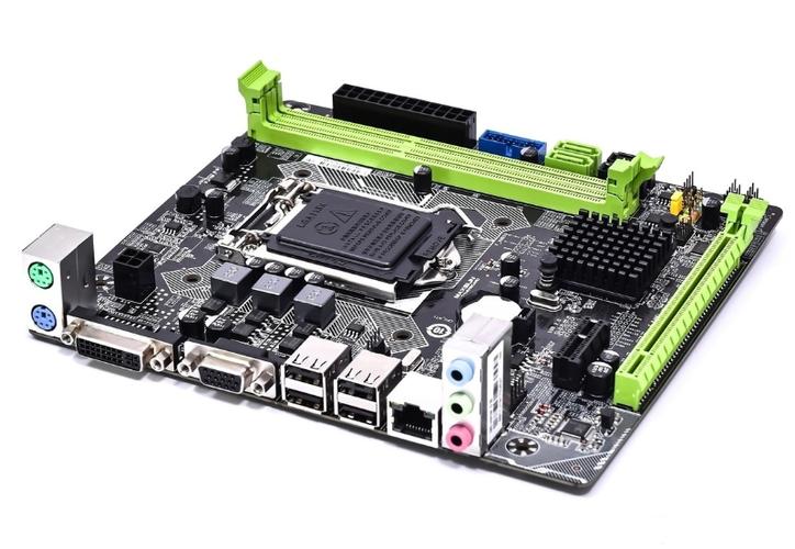 组装完成的Mini-ITX主机